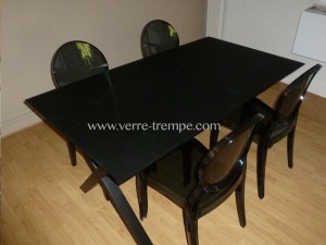 Table-en-verre-trempe-laque-noir-depoli-